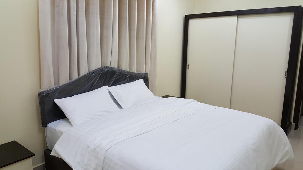 Golden Seasons Furnished Apartment 살랄라 외부 사진